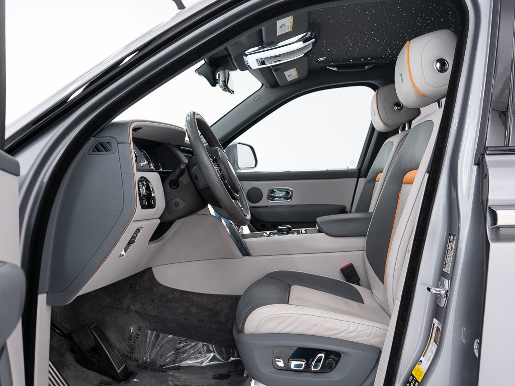 Certified 2023 Rolls-Royce Cullinan w/ Dark Exterior Package AWD/4WD image 15