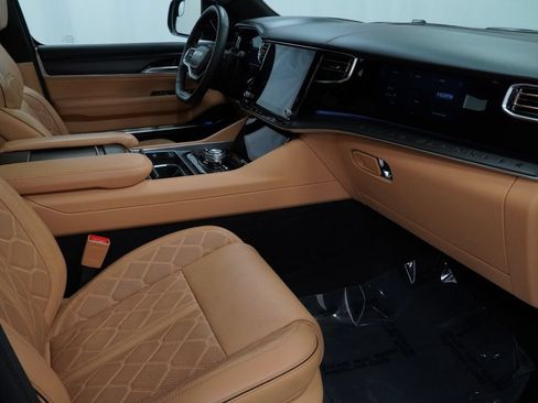 Certified 2025 Jeep Grand Wagoneer Series III w/ Rear Seat Video Group 1 AWD/4WD image 51