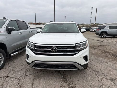 Used 2023 Volkswagen Atlas SE image 2
