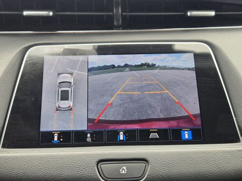 Used 2022 Cadillac XT4 Premium Luxury w/ Enhanced Visibility Package FWD image 21