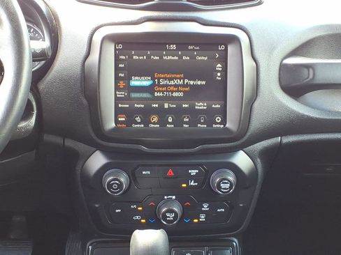 Certified 2022 Jeep Renegade Altitude w/ Convenience Group AWD/4WD image 12
