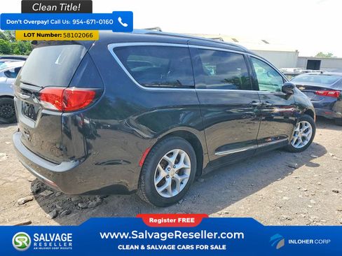 Used 2017 Chrysler Pacifica Touring-L Plus w/ Advanced Safetytec Group FWD image 4