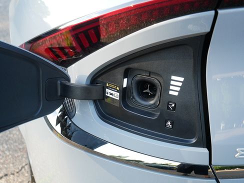 Certified 2025 Kia EV6 GT-Line AWD/4WD image 35