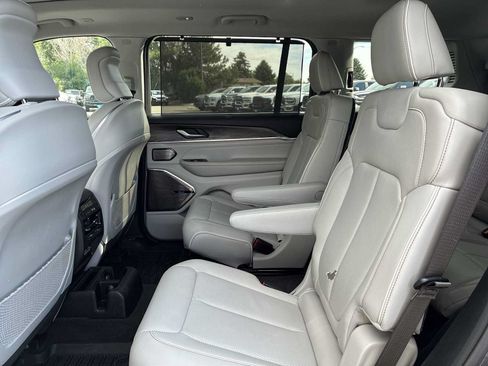 Used 2021 Jeep Grand Cherokee L Overland w/ Luxury Tech Group IV AWD/4WD image 24