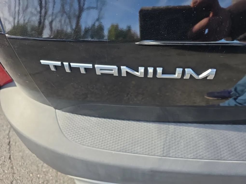 Used 2021 Ford Escape Titanium FWD image 16
