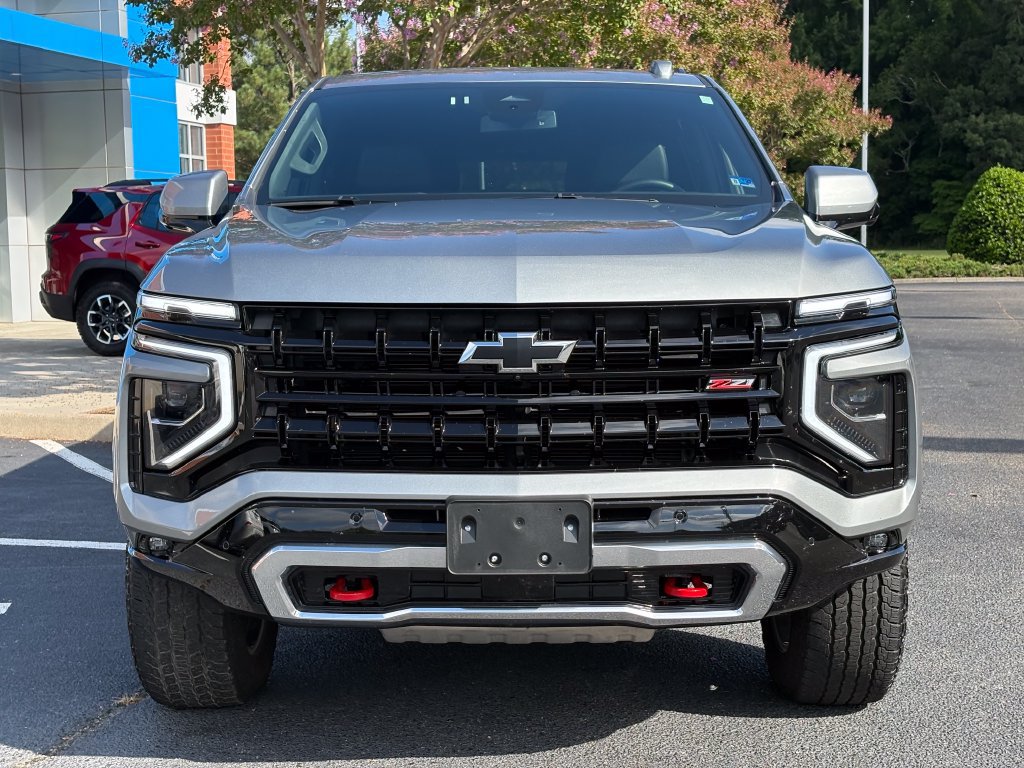 Used 2025 Chevrolet Suburban Z71 AWD/4WD image 3