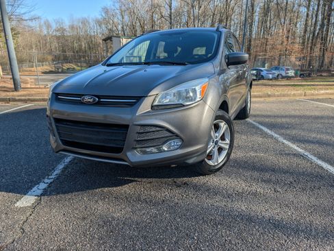 Used 2014 Ford Escape SE w/ Equipment Group 201A FWD image 1