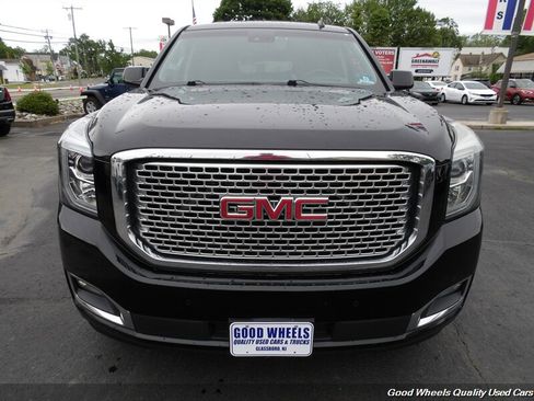 Used 2015 GMC Yukon XL Denali w/ Touring Package AWD/4WD image 2