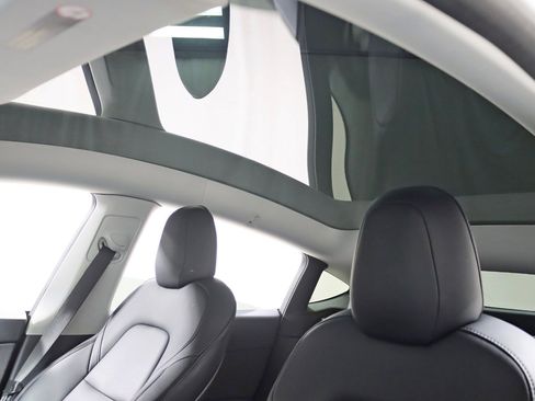 Used 2021 Tesla Model Y Long Range image 31