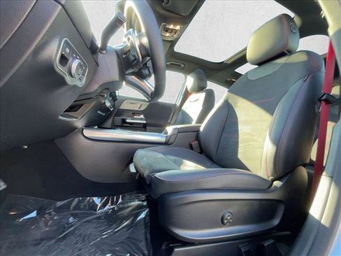 Used 2025 Mercedes-Benz GLA 35 AMG 4MATIC image 17