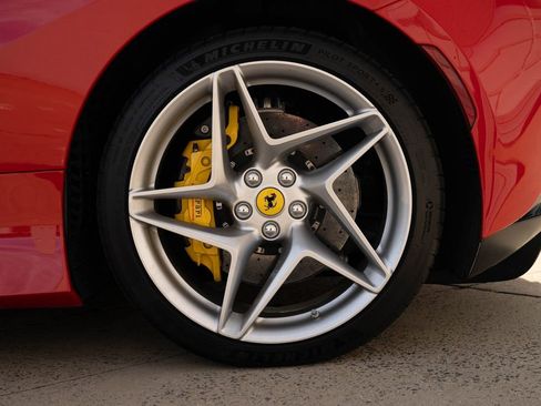 Used 2021 Ferrari F8 Tributo image 18