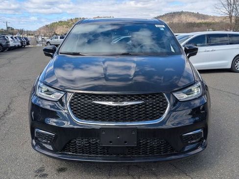 New 2026 Chrysler Pacifica Select image 2