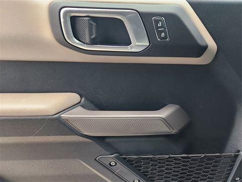 Used 2023 Ford Bronco Wildtrak image 29