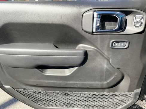 Used 2025 Jeep Wrangler Sport S image 18