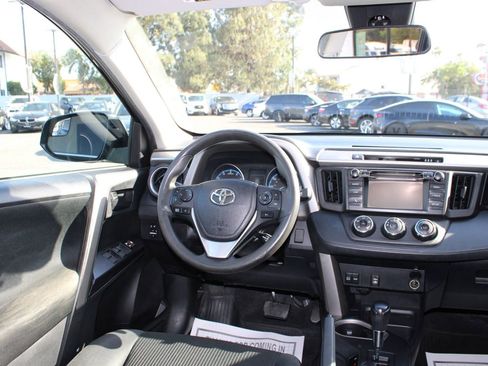 Used 2018 Toyota RAV4 LE w/ All Weather Liner Package FWD image 21