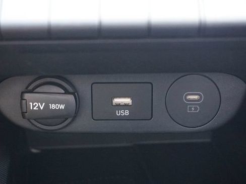 Used 2025 Hyundai Elantra SEL FWD image 25