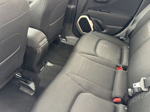 Used 2017 Jeep Renegade Latitude AWD/4WD image 27
