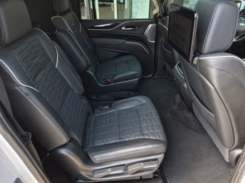 Used 2023 Cadillac Escalade ESV V AWD/4WD image 19