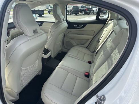 Used 2019 Volvo S60 T8 Inscription image 15