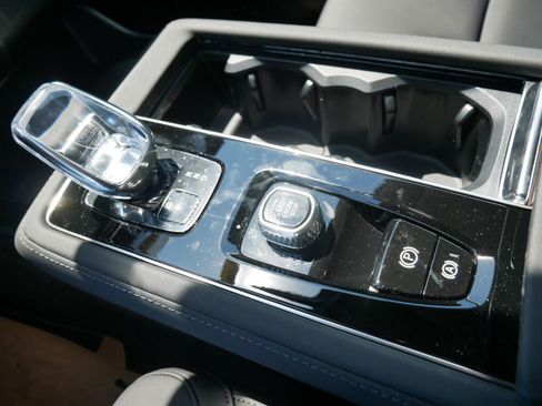 New 2026 Volvo XC90 B6 Plus w/ Protection Package Premier image 9