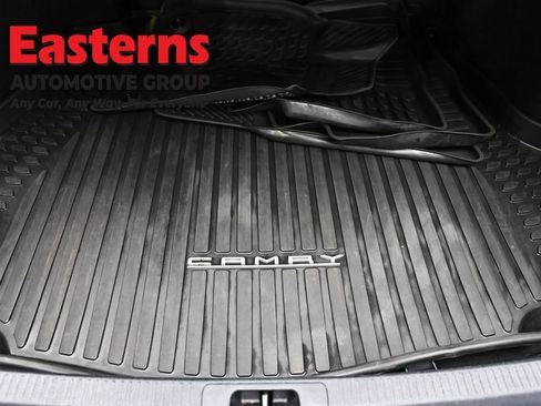 Used 2024 Toyota Camry SE w/ Cold Weather Package FWD image 9