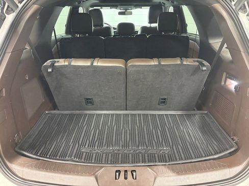 Used 2021 Ford Explorer King Ranch w/ Premium Technology Package image 43