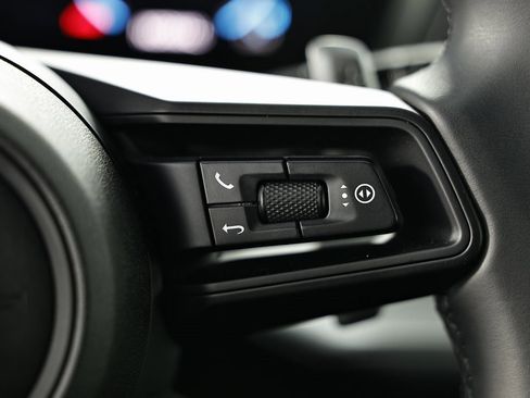 Certified 2025 Porsche Cayenne image 36