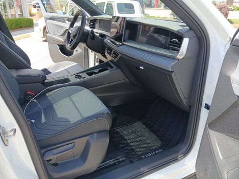 New 2026 Volkswagen Tiguan SE R-Line FWD image 24