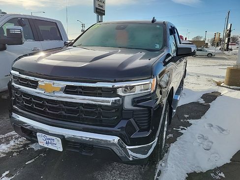 Used 2023 Chevrolet Silverado 1500 LT image 1