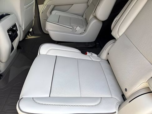 New 2026 GMC Yukon Denali w/ Denali Reserve Package AWD/4WD image 21