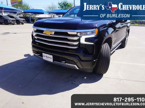 Used 2025 Chevrolet Silverado 1500 High Country w/ High Country Premium Package AWD/4WD image 2