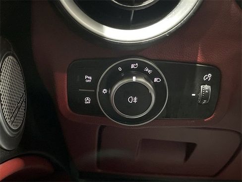 Used 2018 Alfa Romeo Stelvio Ti image 34