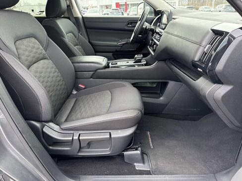 Used 2025 Nissan Pathfinder SV image 25