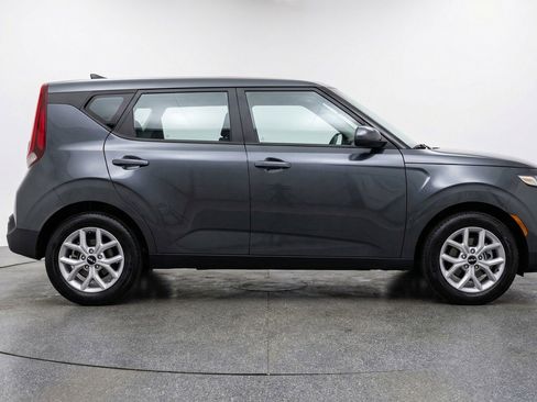 Used 2025 Kia Soul LX w/ LX Technology Package FWD image 11