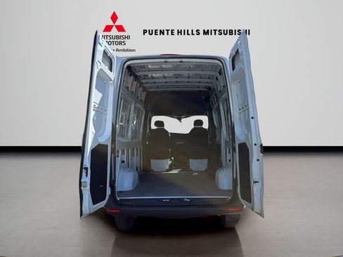 Used 2025 Mercedes-Benz Sprinter 2500 image 9