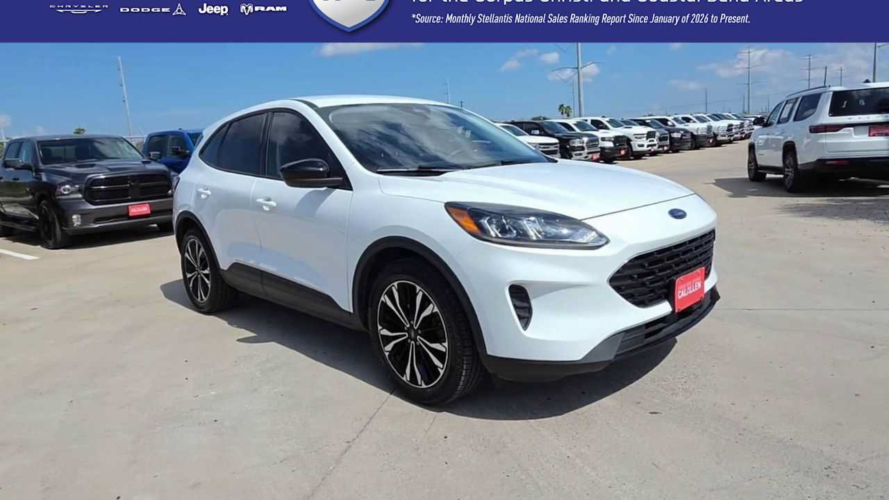 Used 2022 Ford Escape SE w/ SE Sport Appearance Package FWD image 2