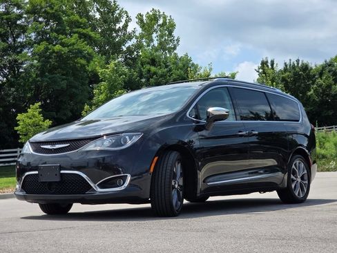 Used 2017 Chrysler Pacifica Limited FWD image 23