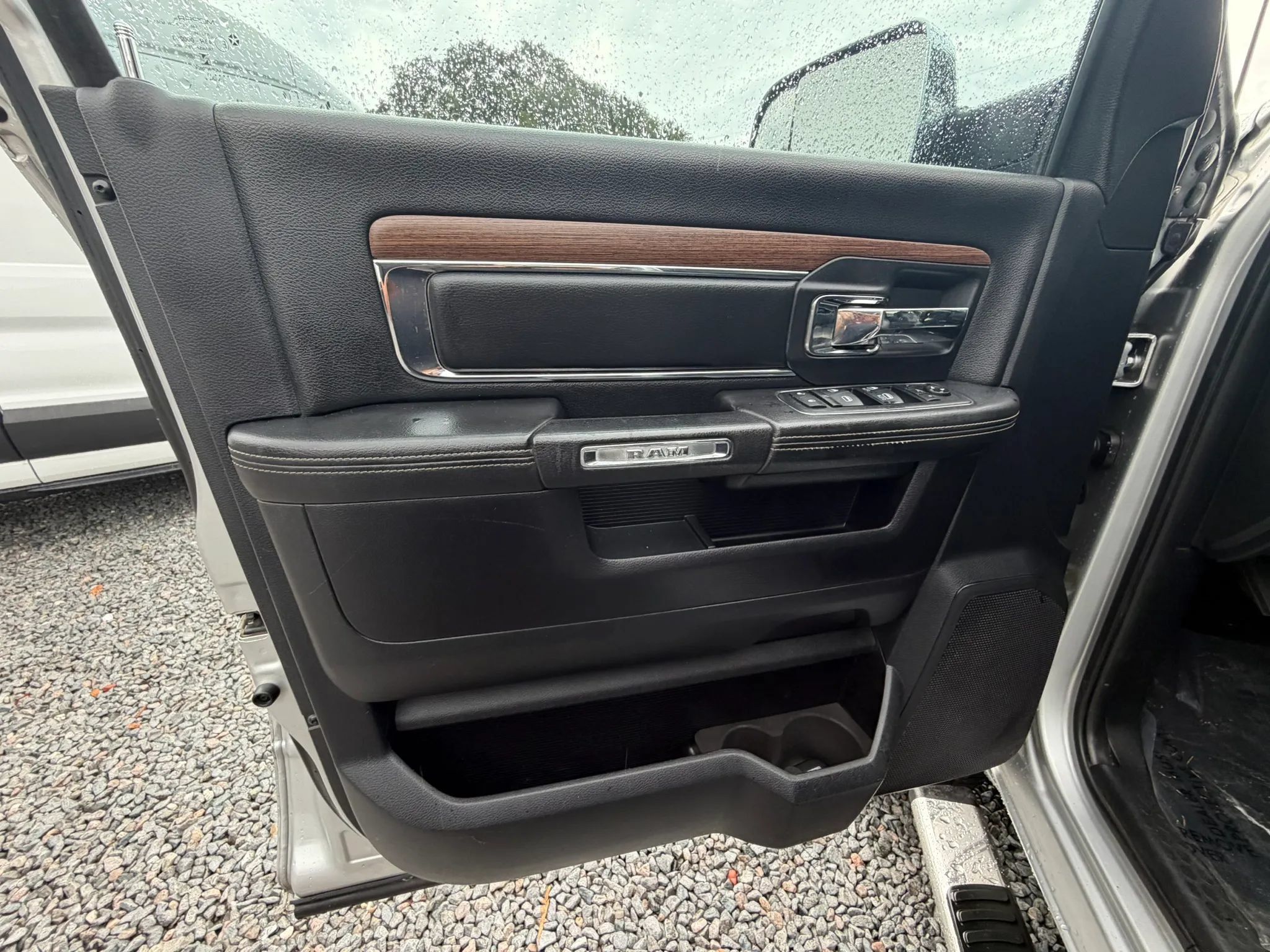 Used 2015 RAM 2500 Laramie AWD/4WD image 27