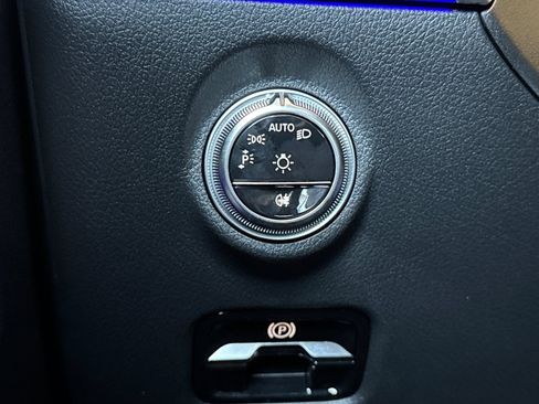 New 2025 Mercedes-Benz C 300 4MATIC Sedan image 32