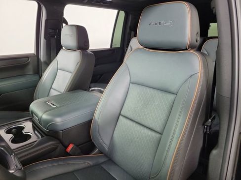 Used 2025 GMC Yukon XL AT4 w/ AT4 Premium Package AWD/4WD image 21