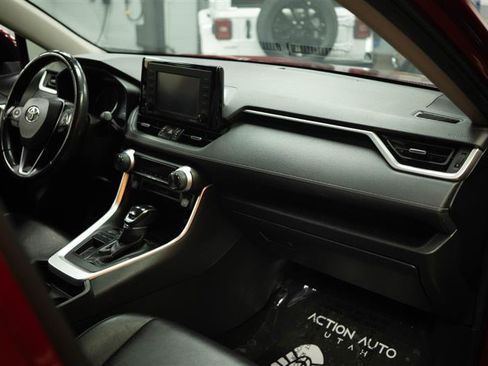 Used 2021 Toyota RAV4 XLE Premium w/ Carpet Mat Package (TMS) FWD image 15