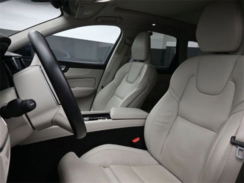 Used 2022 Volvo XC60 B6 Inscription w/ Advanced Package image 9