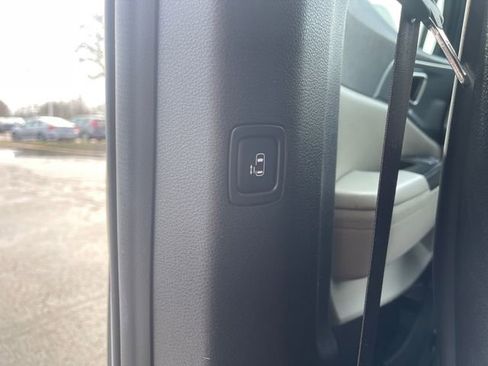 Used 2024 Kia Carnival LX FWD image 18