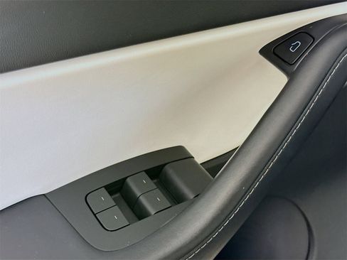 Used 2022 Tesla Model Y Performance image 17