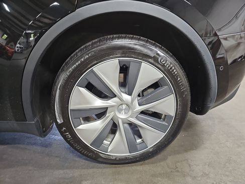 Used 2022 Tesla Model Y Long Range AWD/4WD image 35