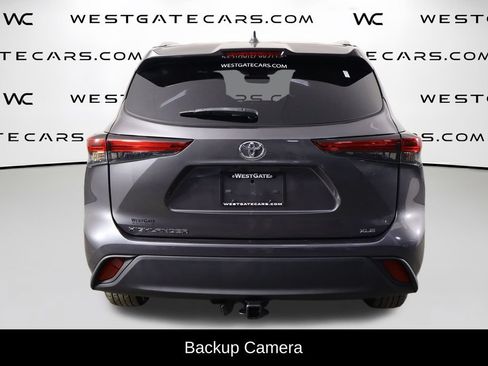 Used 2023 Toyota Highlander XLE FWD image 4