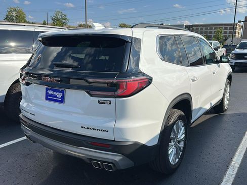 Used 2024 GMC Acadia Elevation AWD/4WD image 3