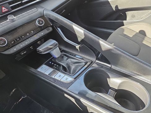 Used 2023 Hyundai Elantra SEL w/ Convenience Package image 30