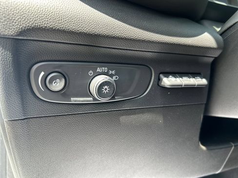 Used 2022 Buick Envision Essence w/ Technology Package I FWD image 22