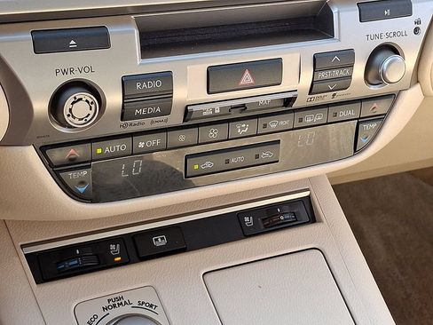 Used 2015 Lexus ES 350 w/ Luxury Package FWD image 16